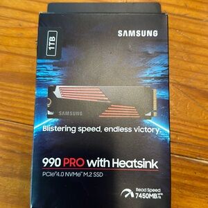 990 PRO w/ Heatsink PCIe®4.0 NVMe™ SSD 1TB